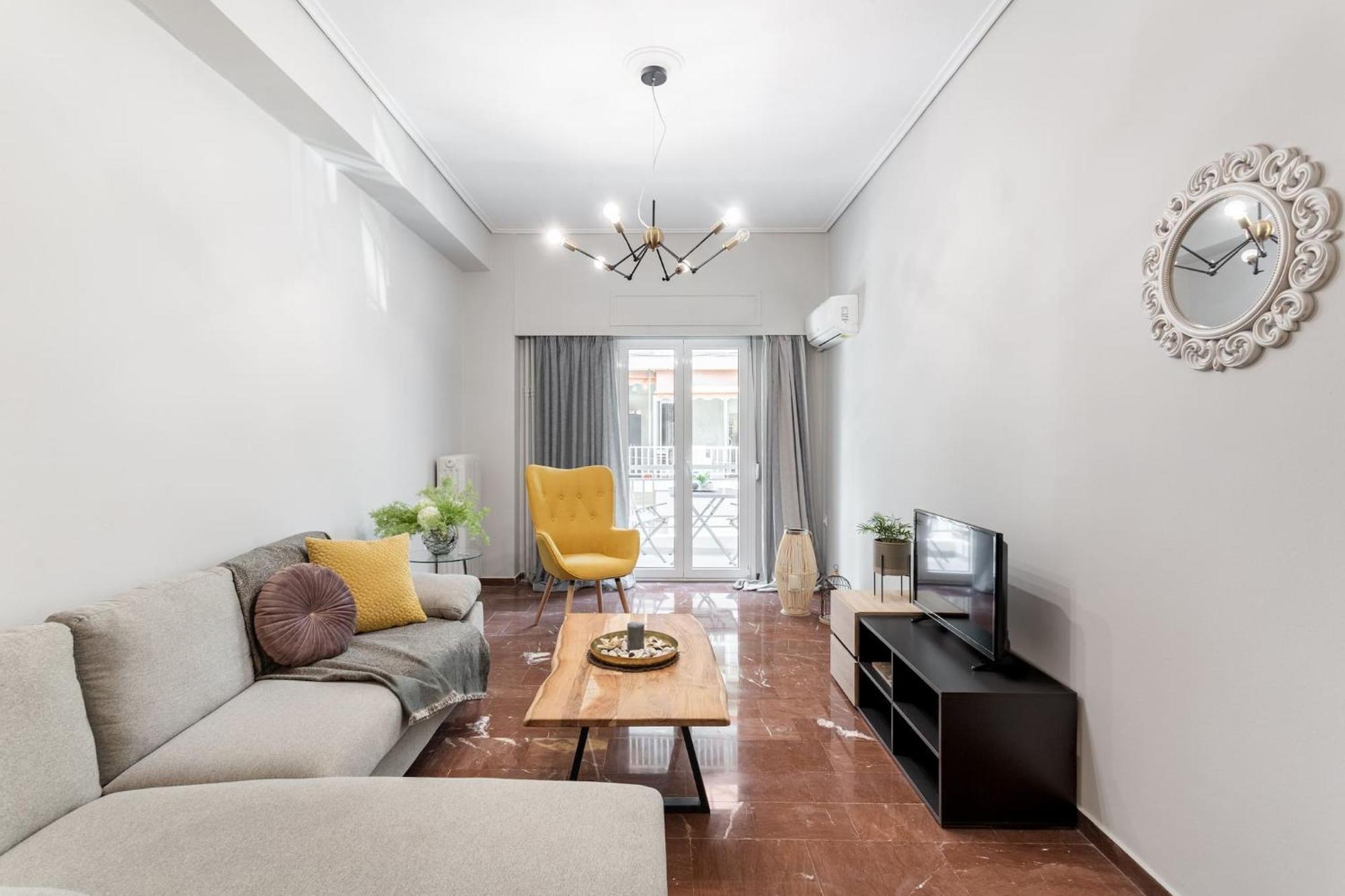Explore History From A Chic Central Apartment Афіни Екстер'єр фото